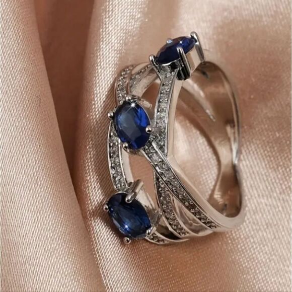 Stunning Sapphire Cubic Zirconia ring sz 7 - Picture 3 of 6